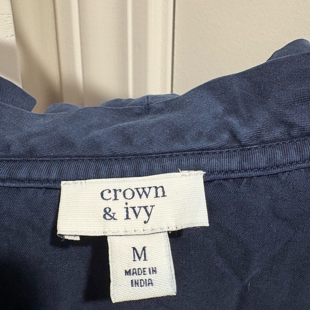 Crown & Ivy Medium Blouse Bundle - Picture 3 of 12